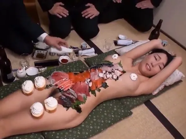 sex vn lên đỉnh Cô sếp dâm và những anh chàng được thưởng thức đồ lạ