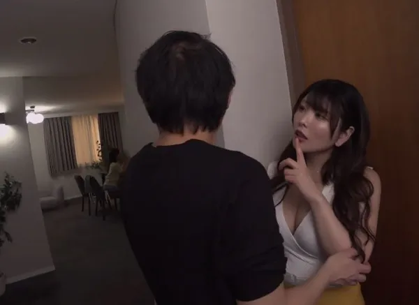 sex lương minh trang Mối đụ bí mật với bạn thân của bà xã ngay tại nhà