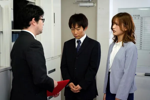 sex ngồi lên mặt Nghi ngờ vợ yêu địt trộm với thực tập sinh, Chồng yêu lắp camera và cái kết bất ngờ